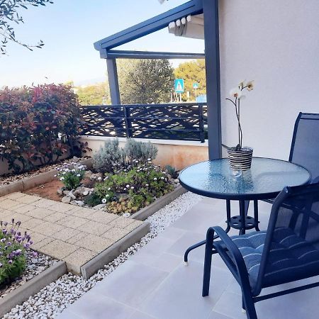 Apartman Madonnina Cres Exterior foto