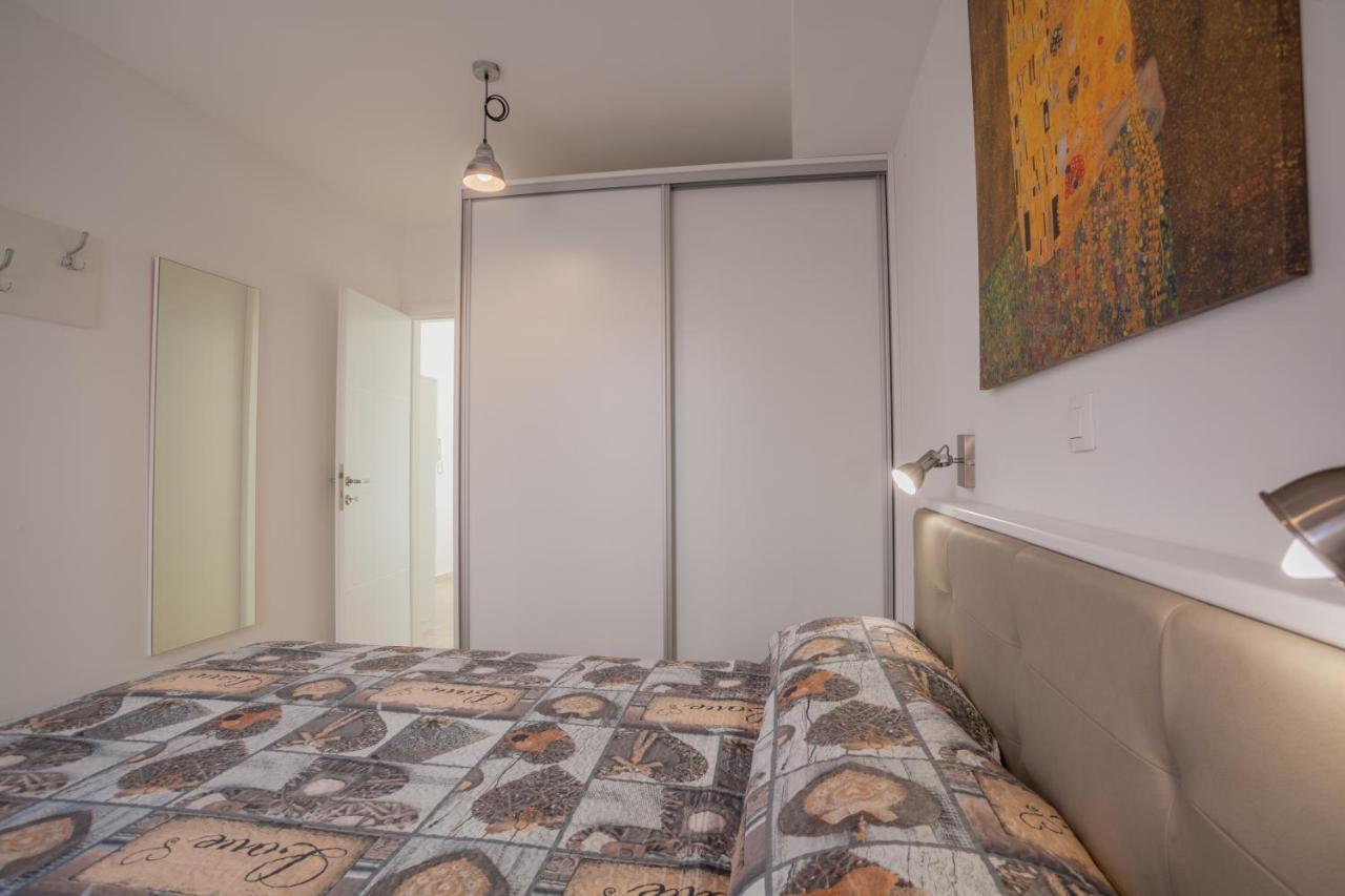 Apartman Madonnina Cres Exterior foto
